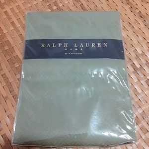 Ralph Lauren 52 x 70 Oblong Tablecloth